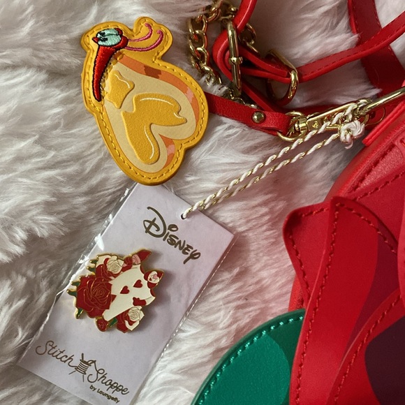 ✨SOLD!!✨NWT🌹 RETIRED RARE Loungefly Stitch Shoppe Alice in Wonderland Crossbody - Picture 3 of 8